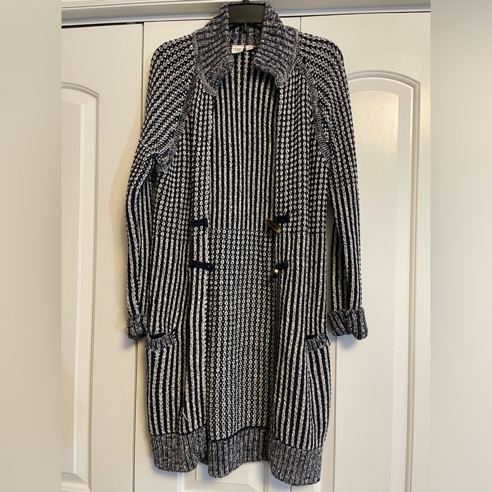 Long Gap knit cardigan.